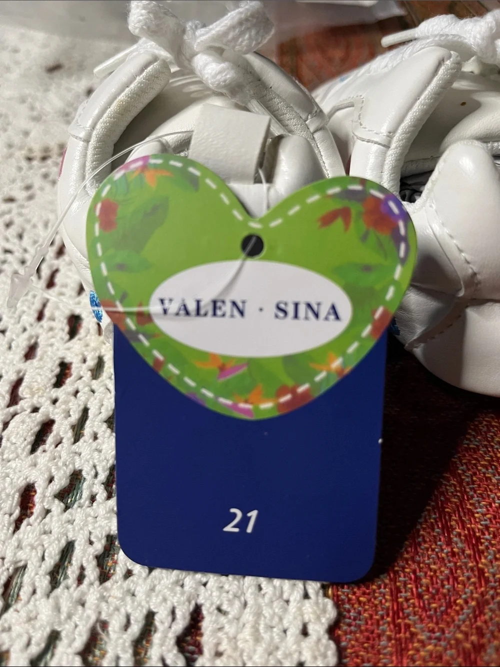 Valentines Sina EU 21 baby infant walker vegan white sneaker with pastel heart